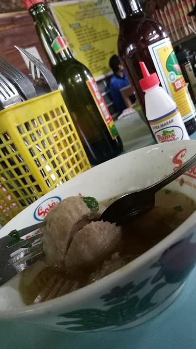 BAKSO GOYANG LIDAH PAK WASIT