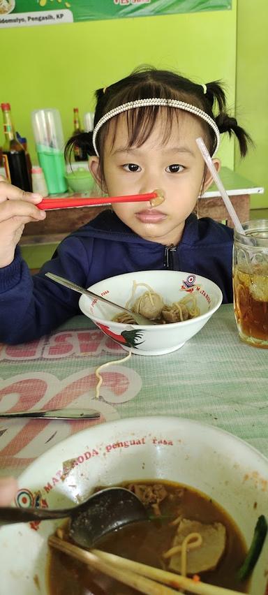 MIE AYAM TOMBO LUWE