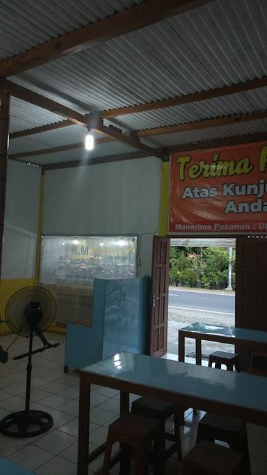 RUMAH MAKAN MASAKAN PADANG PODO MORO