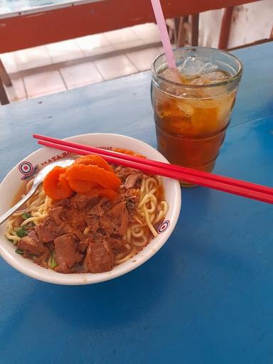 WARUNG BAKSO DAN MIE AYAM NDHELIK PAK UNTUNG