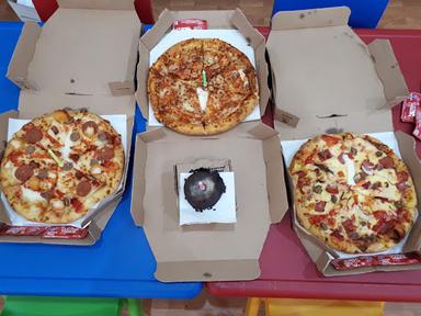 DOMINO'S PIZZA