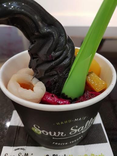 SOUR SALLY BAYWALK MALL PLUIT