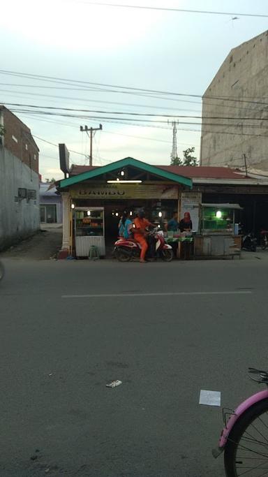 RUMAH MAKAN BAMBU