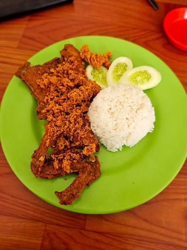 APAU AYAM GORENG KALASAN