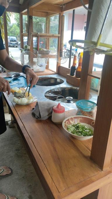 MIE AYAM & BAKSO PAK RADEN