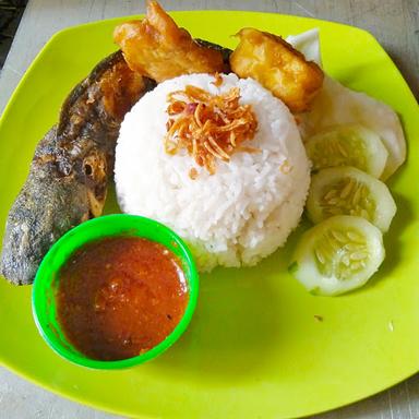 AYAM PENYET SAMBAL IJO ( IBU ILHAM )