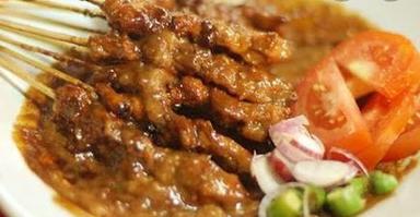 SATE AYAM DAN KAMBING SAM HADI