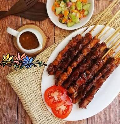 SATE AYAM DAN KAMBING SAM HADI