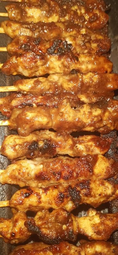 SATE AYAM DAN SOTO AYAM HAJI BUNILAM CABANG MAYESTIK