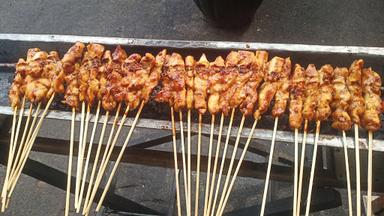 SATE AYAM DAN SOTO AYAM HAJI BUNILAM CABANG MAYESTIK