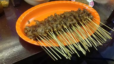 SATE DAN SOTO AYAM ABU UWAIS