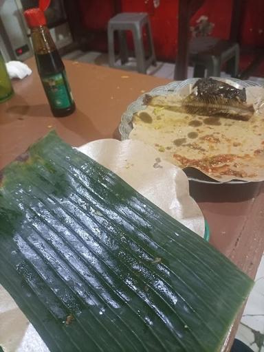 SEAFOOD PECEL LELE 999 SAMBEL TIGA RASA