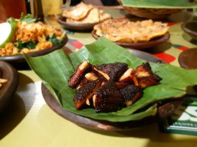 WAROENG SPESIAL SAMBAL 'SS' KEDIRI