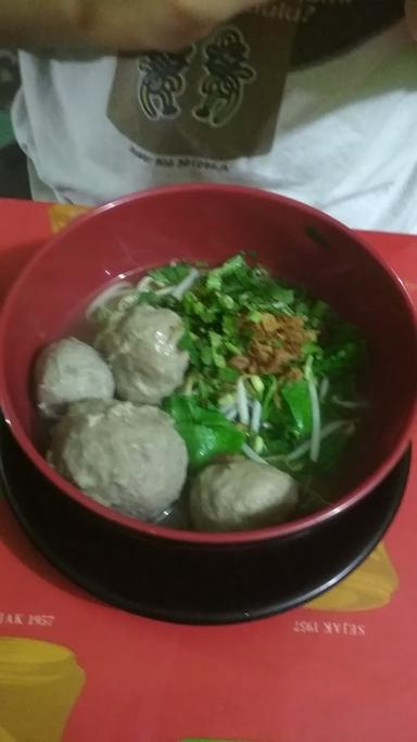 BAKSO & MIE AYAM IDOLA SOLO