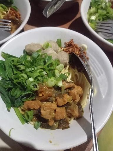 MIE AYAM WIDI DAN BAKSO