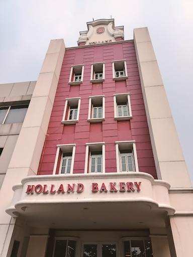 HOLLAND BAKERY ALAM SUTERA