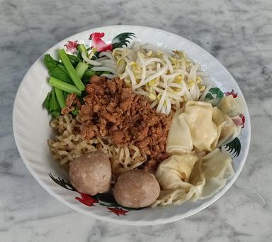 BAKMI AYAM FELIK