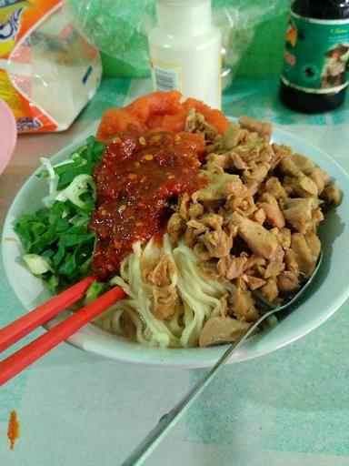 BAKSO DAN MIEAYAM KONOKAE