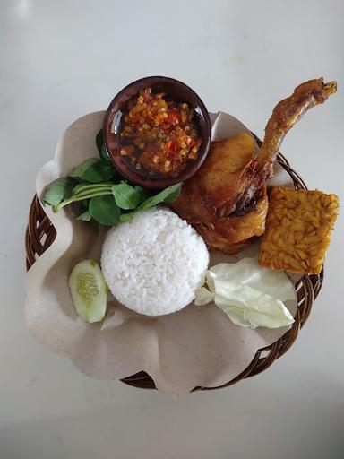 BEBEK GORENG PUTRI TUNGGAL