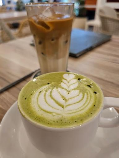 EMERALD TREE RESTO & COFFEE BAR ALAM SUTERA