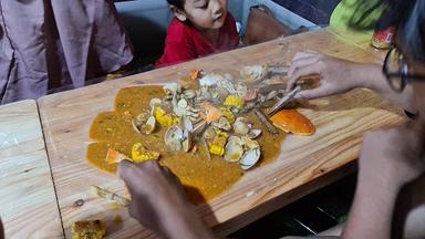 KEDAI KERANG DENZ JAROT (SEA FOOD)