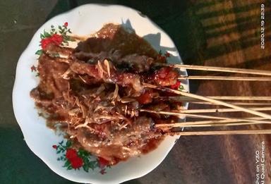 SATE AYAM MADURA CAK AMAT(ꦱꦠꦄꦪꦩꦩꦣꦫꦕꦏꦄꦩꦠ)