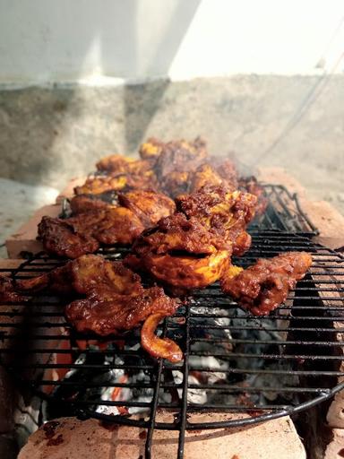 AYAM BAKAR MADU, PLAJU