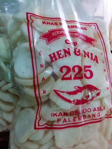 HEN & NIA 225