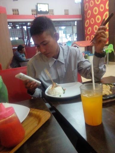 ROCKET CHICKEN JAKABARING