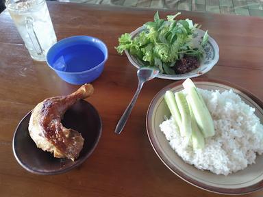 AYAM GORENG DAN BEBEK GORENG MAS ROHMAN