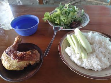 AYAM GORENG DAN BEBEK GORENG MAS ROHMAN