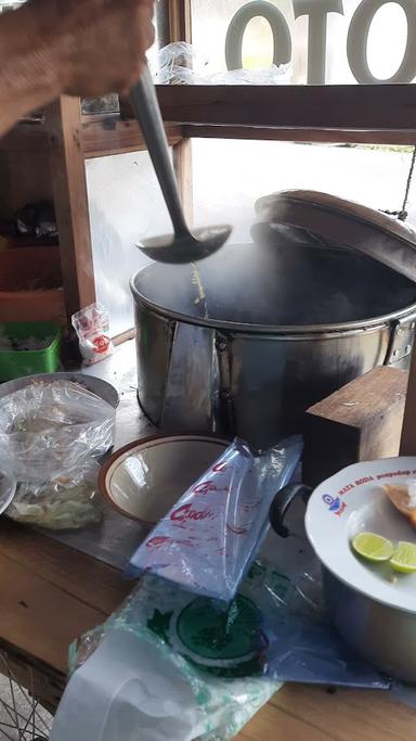 SOTO AYAM LENTHOK PAK MIN CABANG PASAR LEMPUYANGAN