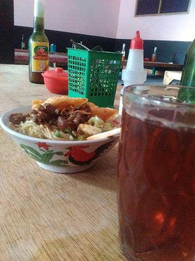 BAKSO & MIE AYAM SERUT