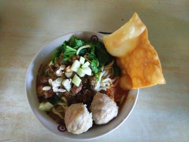 MIE AYAM DAN BAKSO SABAKU