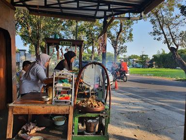 SATE KLATHAK MAK ADI