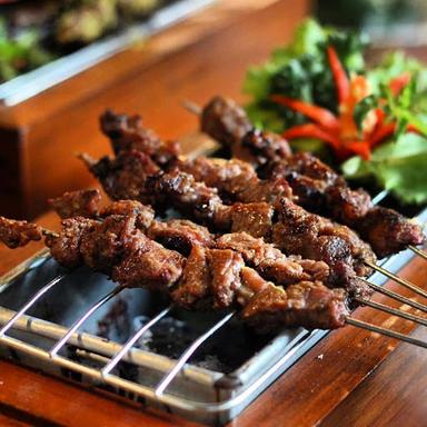 SATE KLATHAK PAK BARI PASAR WONOKROMO