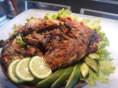 AYAM BAKAR TALIWANG BAPARAT CEMPAKA