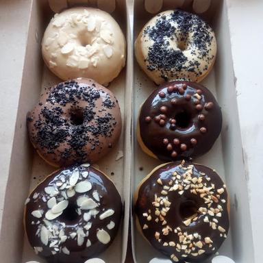 DONAT CHERRYBONS TUGU PAMIJAHAN PLUMBON