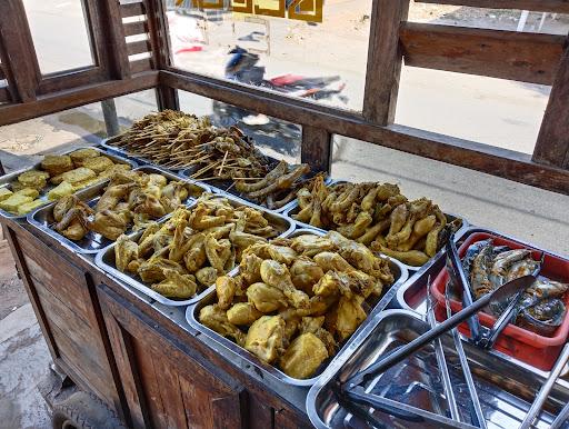 WARUNG AYAM BAKAR DAN GORENG 3 JAYA