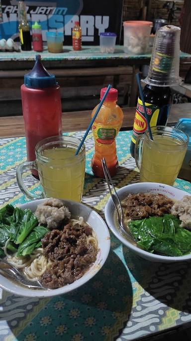 WARUNG DIREKTUR