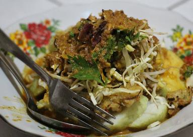 LONTONG TAHU CAMPUR DHE HADI