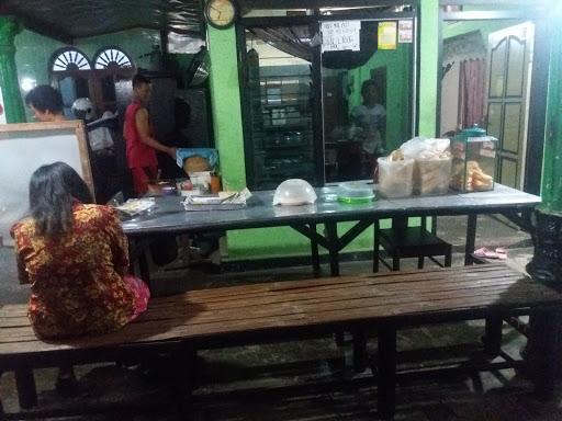 WARUNG MAKAN BUDHE MULYATI