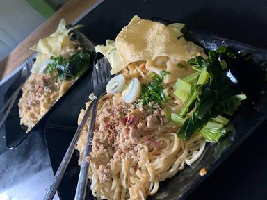 WARUNG BAMBOO(MIE RACON)