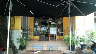 CLICK CAFE AND PHOTO STUDIO BINTARO