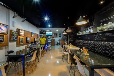 CLICK CAFE AND PHOTO STUDIO BINTARO