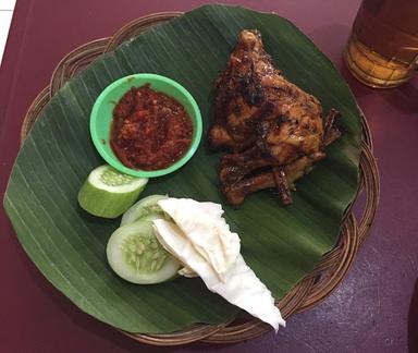 AYAM BAKAR LARASATI