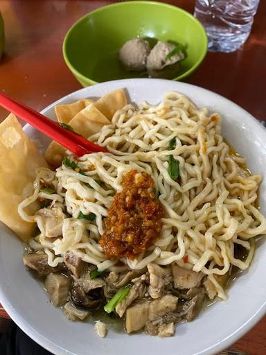 BAKMI JHON SAMPIT MELAWAI CABANG BINTARO