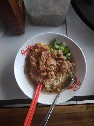 BAKSO DAN MIE AYAM ARTOMORO