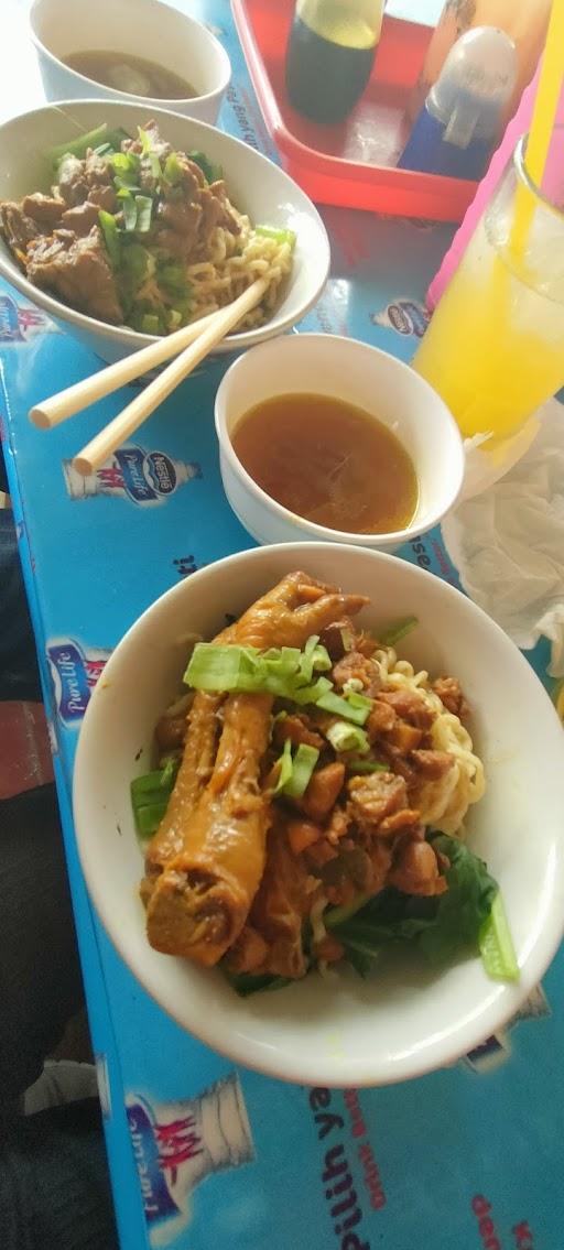 MIE AYAM & BASO GAJAH MUNGKUR