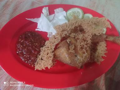 NASI GORENG DAN PECEL LELE JENG IS